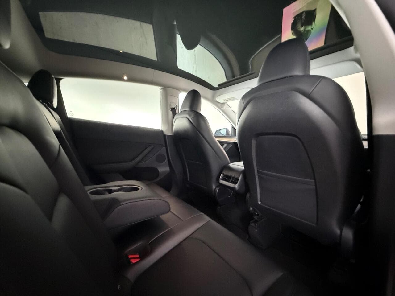 Tesla Model Y thumbnail Seats Rear