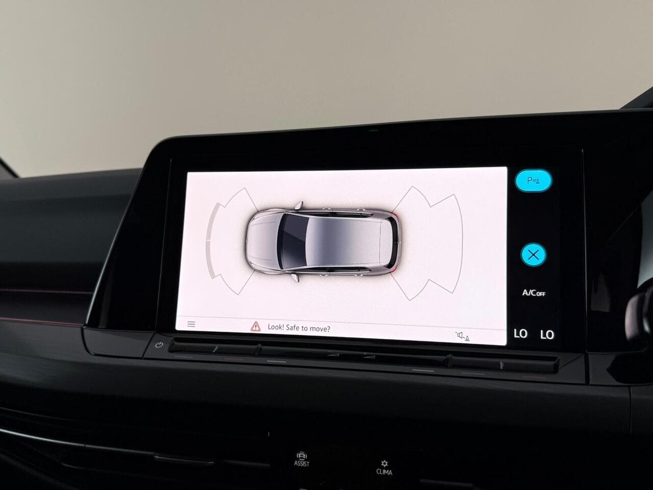 Volkswagen Golf thumbnail Infotainment System