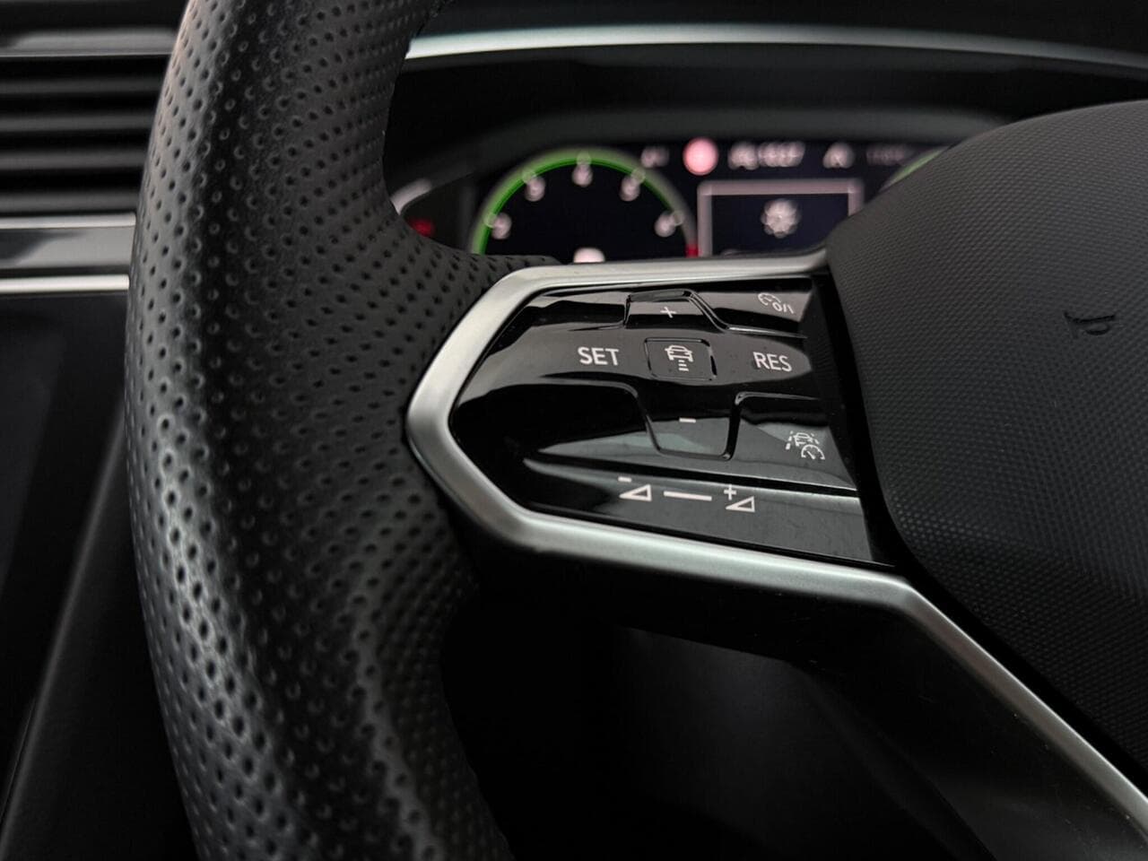 Volkswagen Tiguan thumbnail Misc Controls