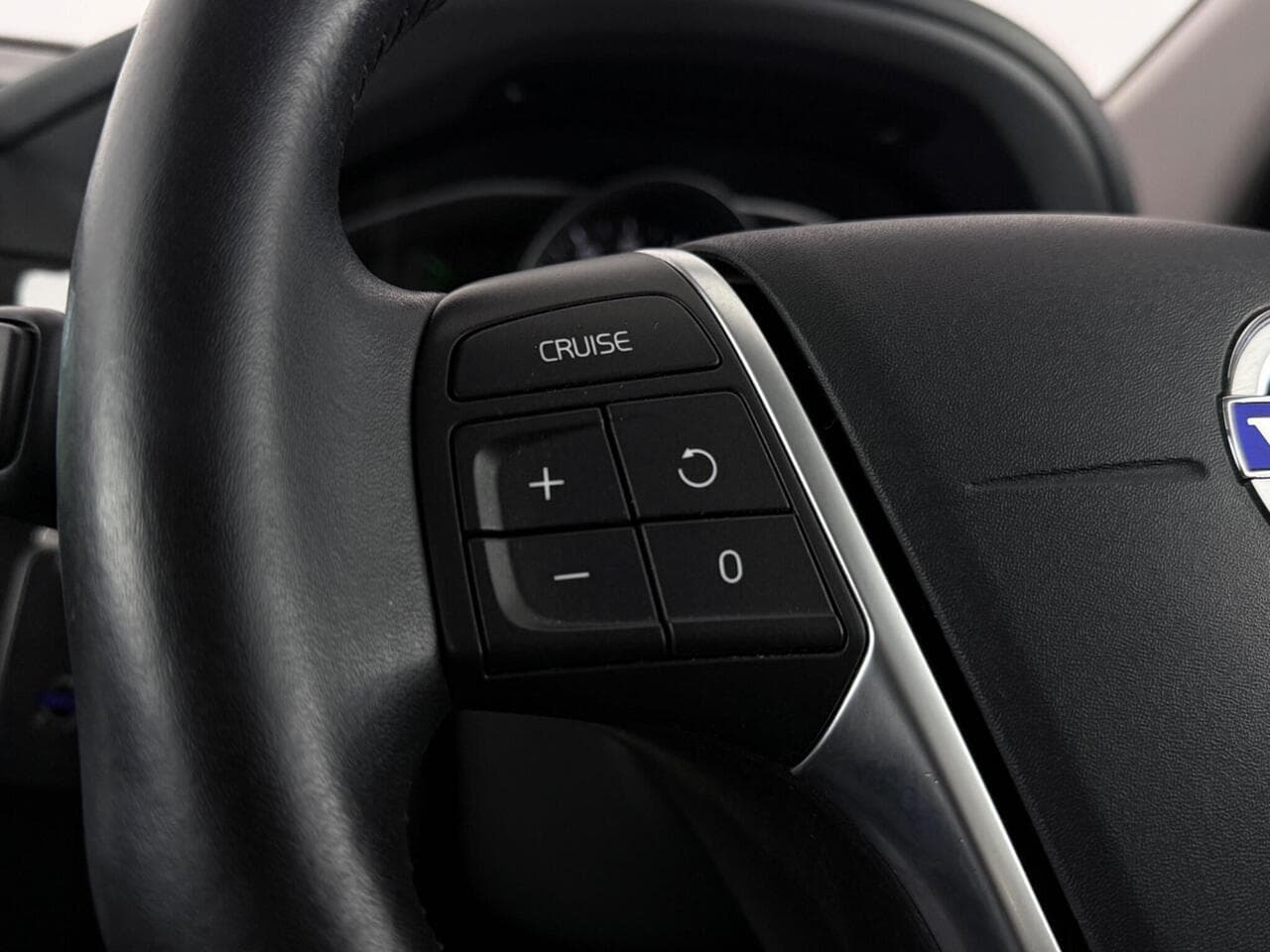 Volvo XC60 thumbnail Misc Controls