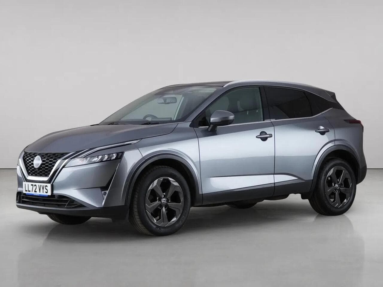 Nissan Qashqai thumbnail Front Left