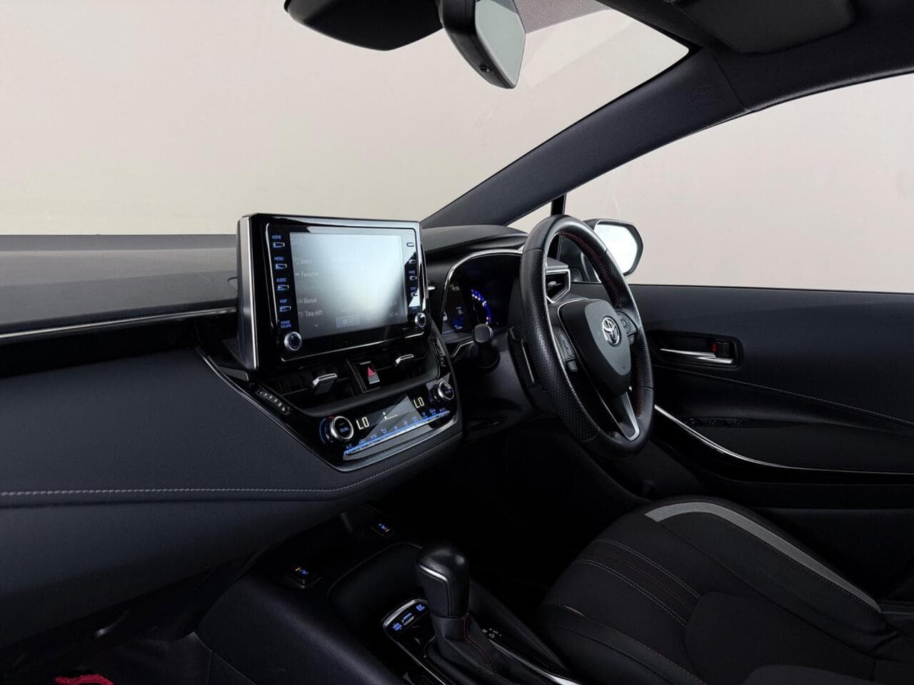 Toyota Corolla thumbnail Interior Front