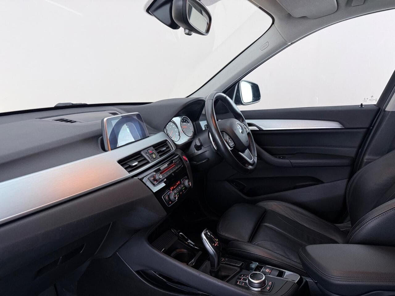 BMW X1 thumbnail Interior Front