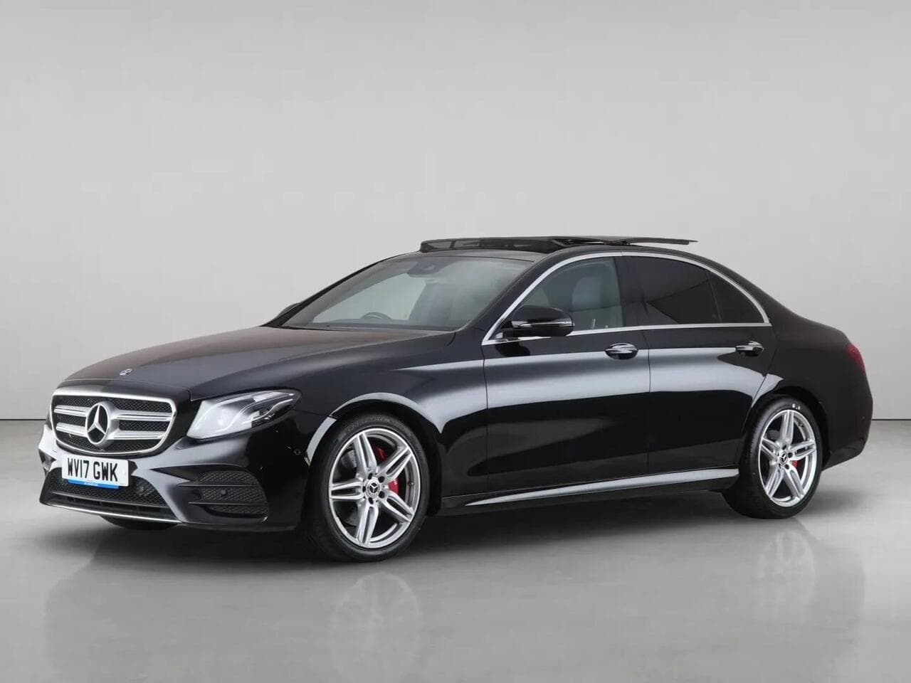 Mercedes-Benz E Class thumbnail Front Left