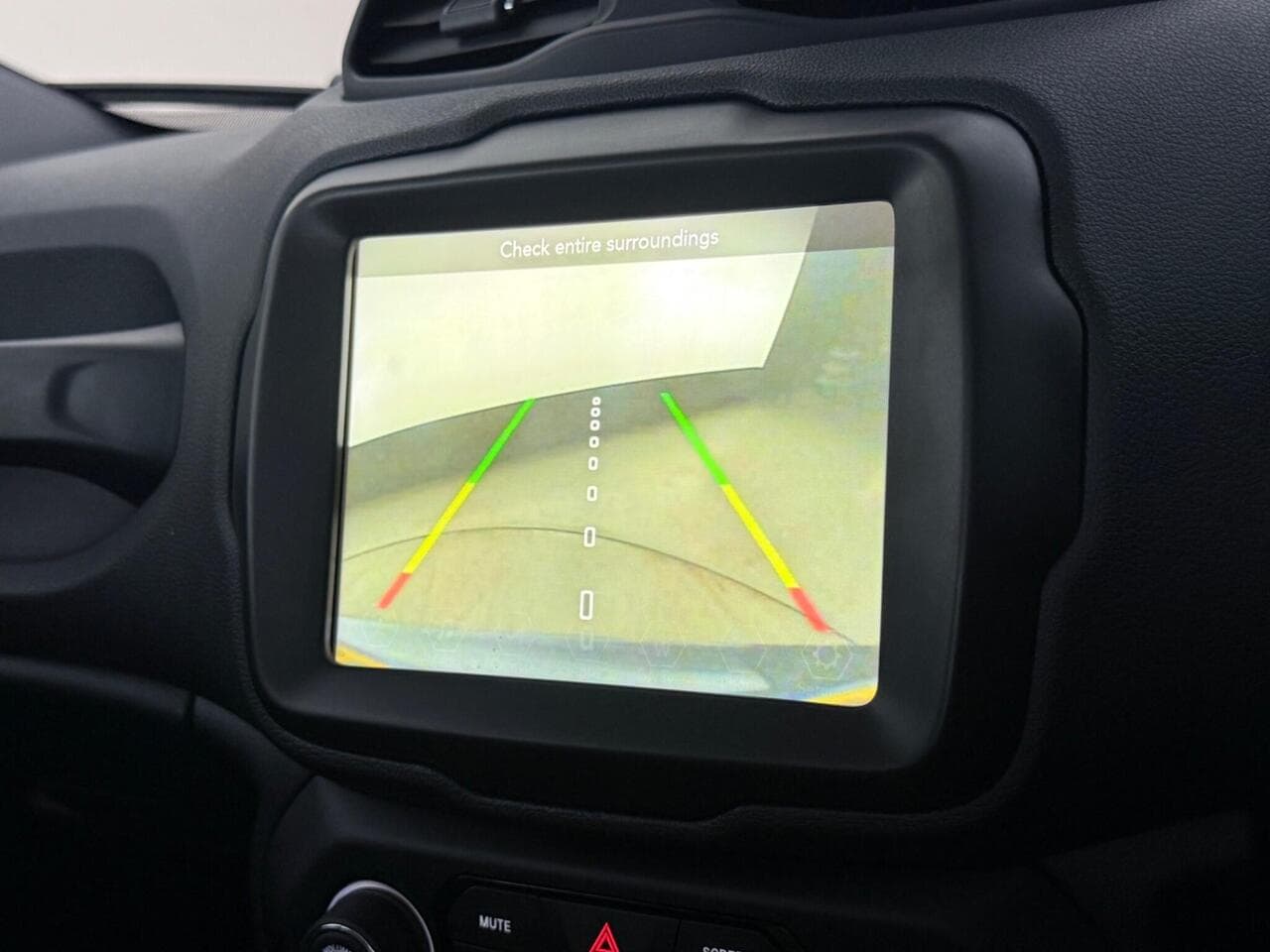 Jeep Renegade thumbnail Infotainment System