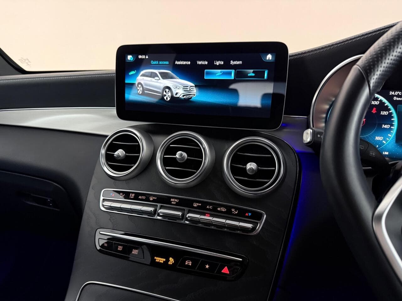 Mercedes-Benz GLC thumbnail Infotainment System