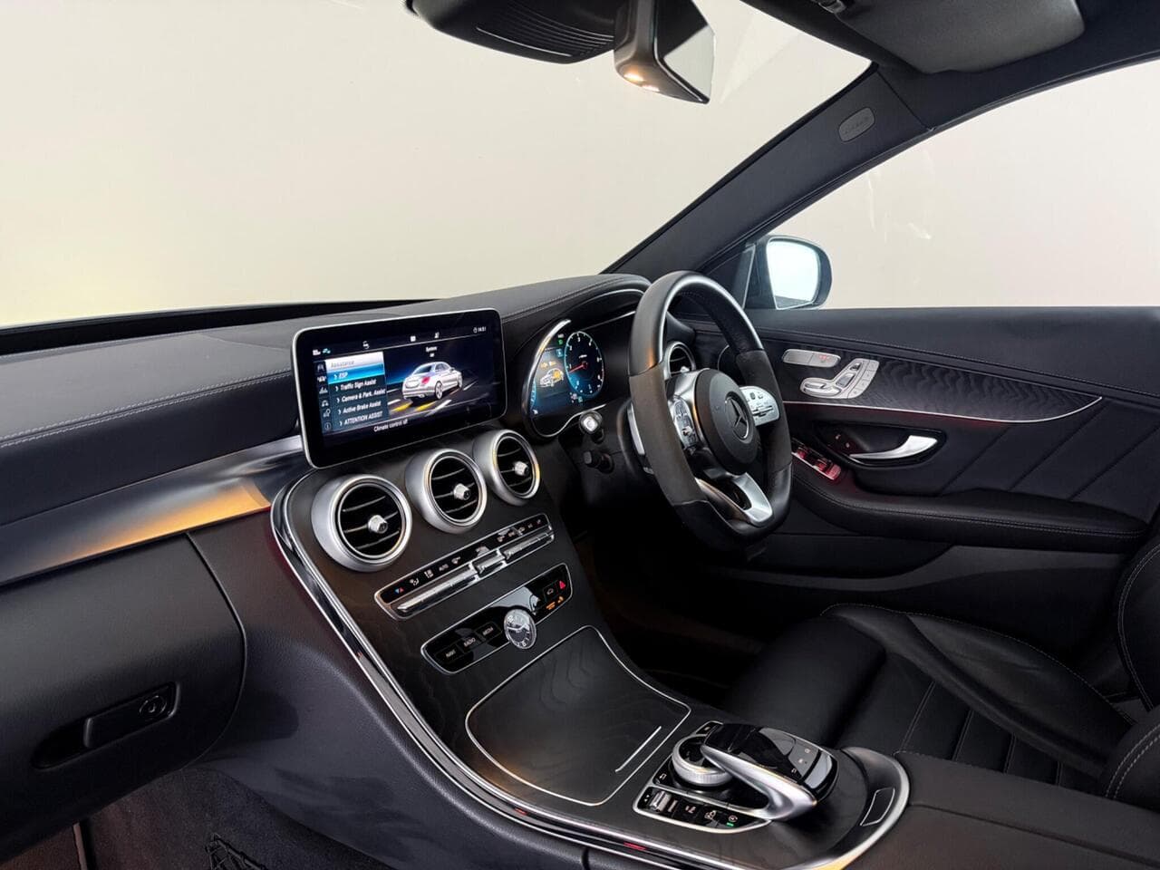 Mercedes-Benz C Class thumbnail Interior Front