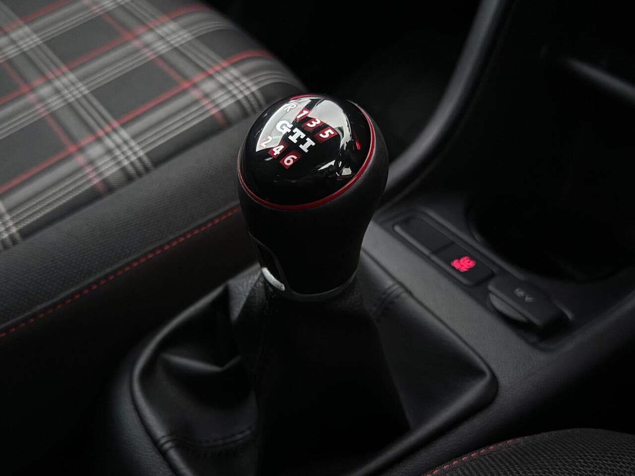 Volkswagen up! thumbnail Interior Front
