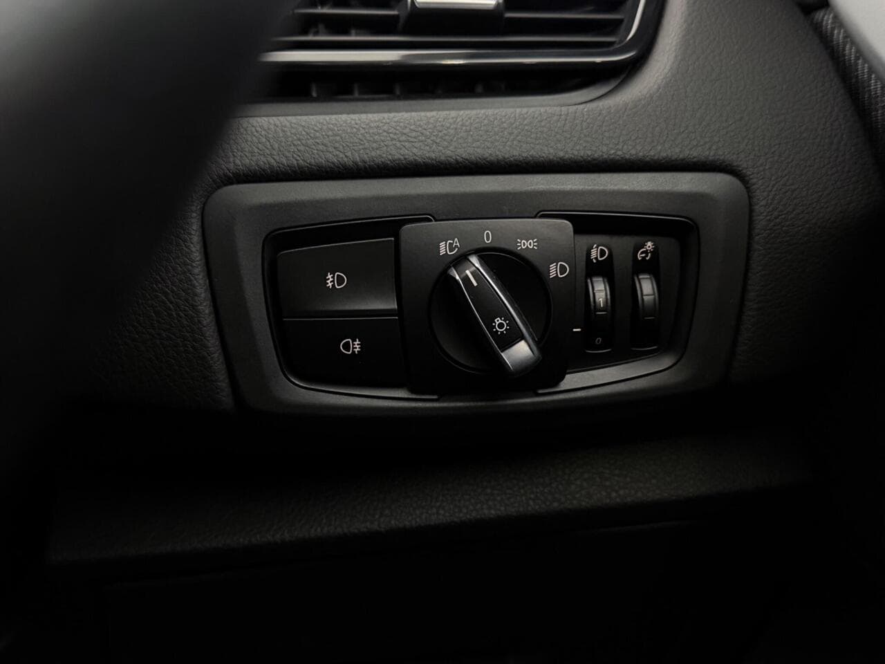 BMW 2 Series Active Tourer thumbnail Misc Controls