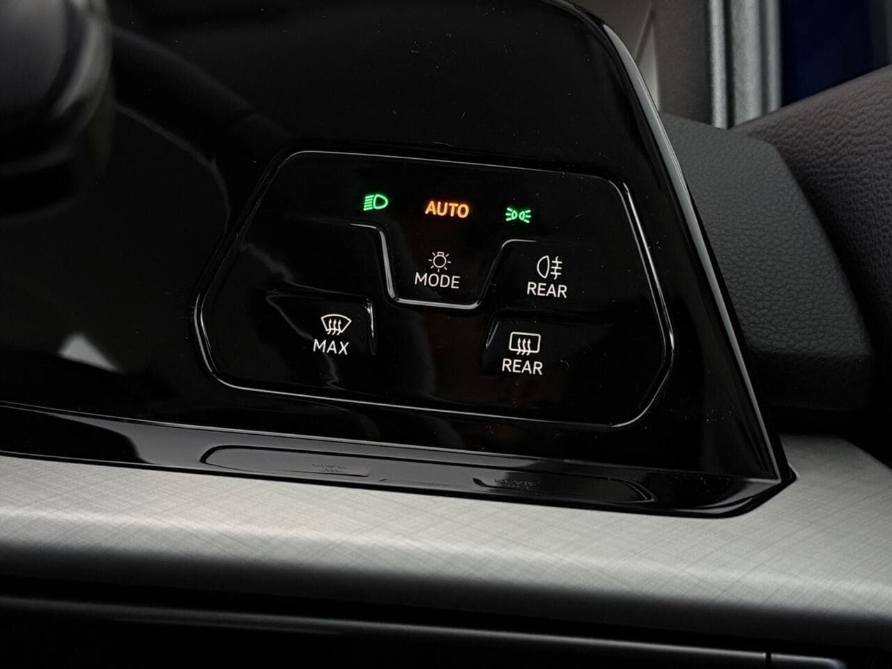 Volkswagen Golf thumbnail Infotainment System