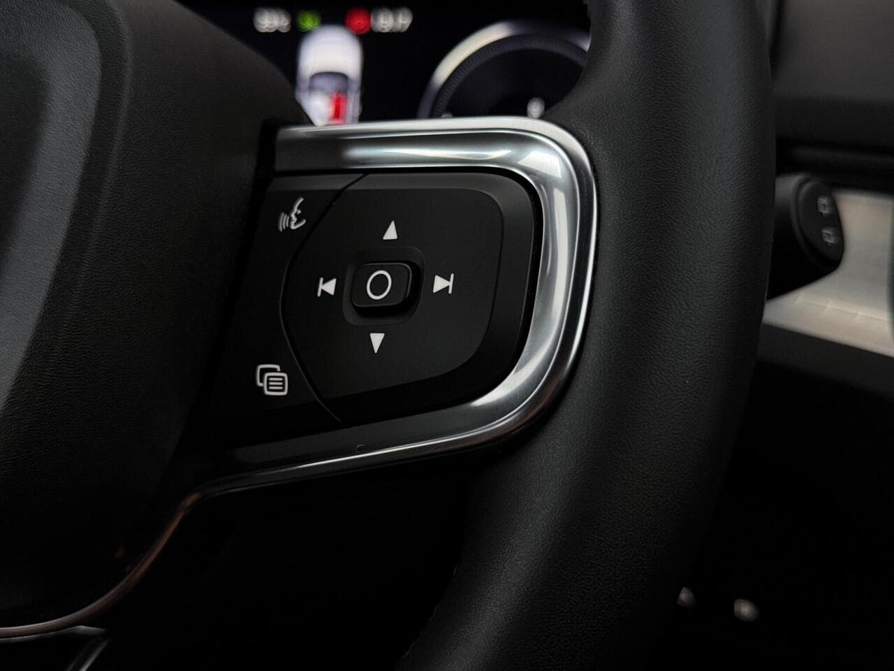 Volvo XC40 thumbnail Misc Controls