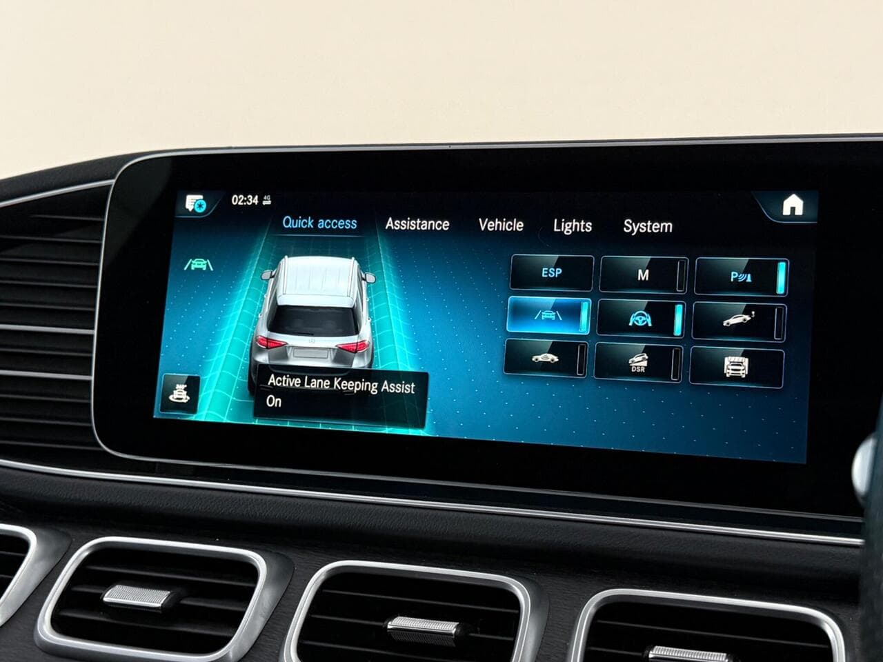 Mercedes-Benz GLE thumbnail Infotainment System
