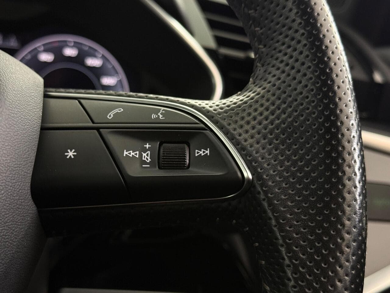 Audi Q3 thumbnail Misc Controls