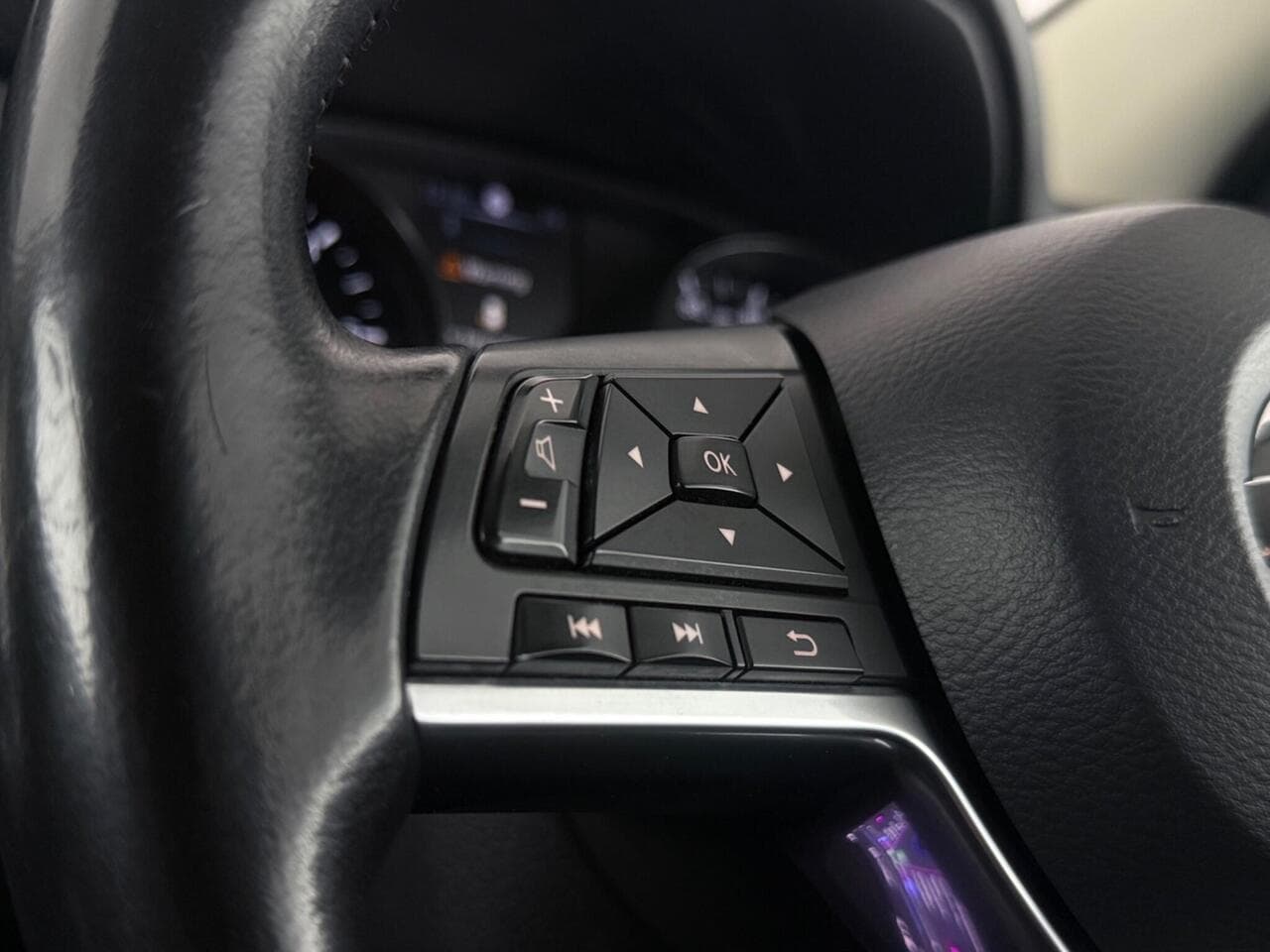 Nissan Qashqai thumbnail Misc Controls