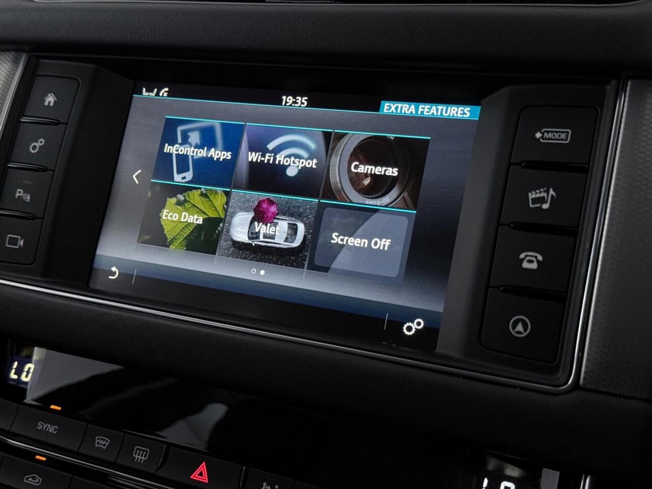Jaguar XF thumbnail Infotainment System