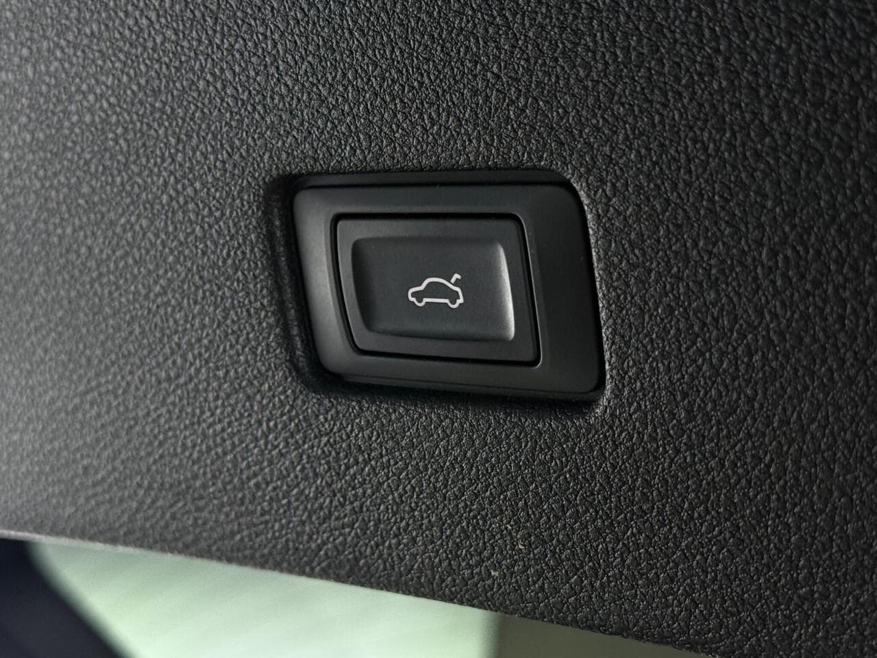 Audi Q8 thumbnail Misc Controls
