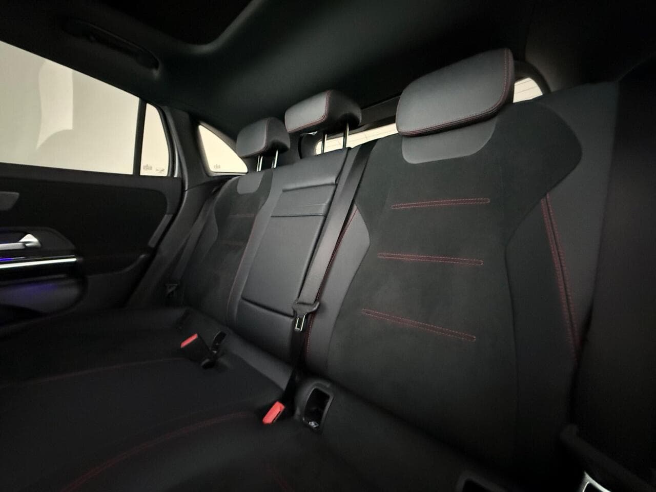 Mercedes-Benz EQA thumbnail Seats Rear