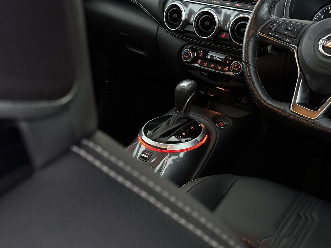 Nissan Juke thumbnail Interior Front