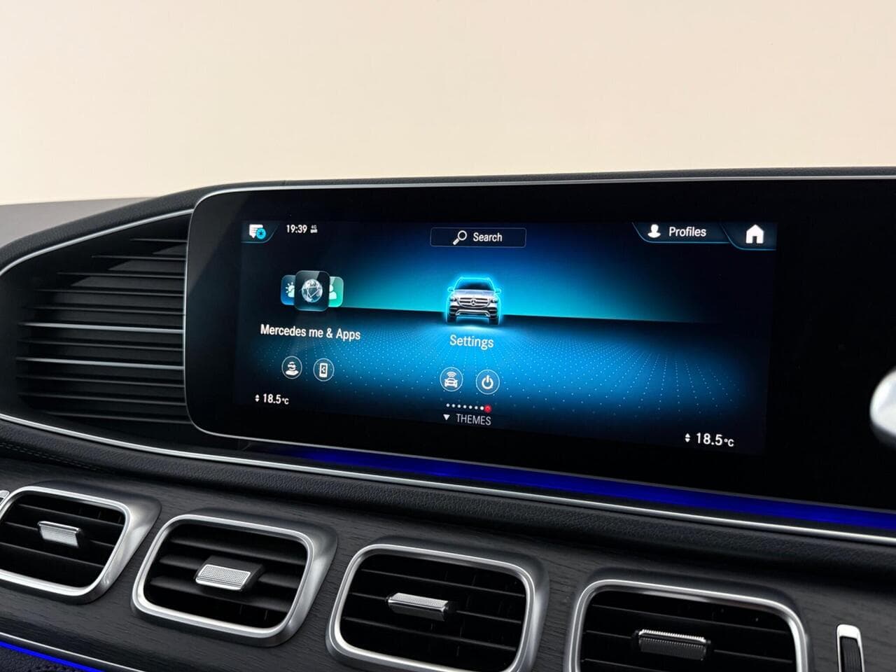 Mercedes-Benz GLE thumbnail Infotainment System