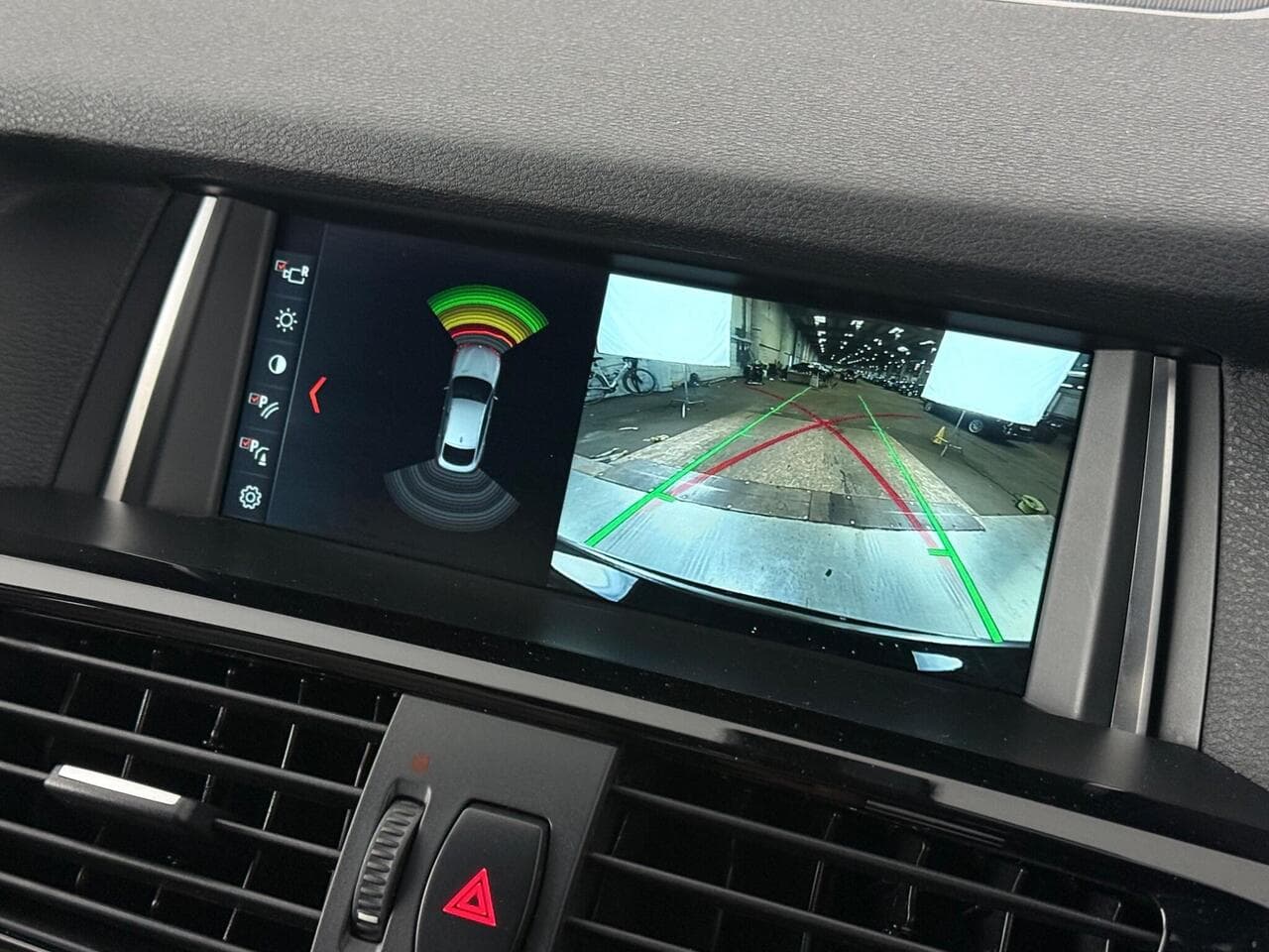 BMW X4 thumbnail Infotainment System