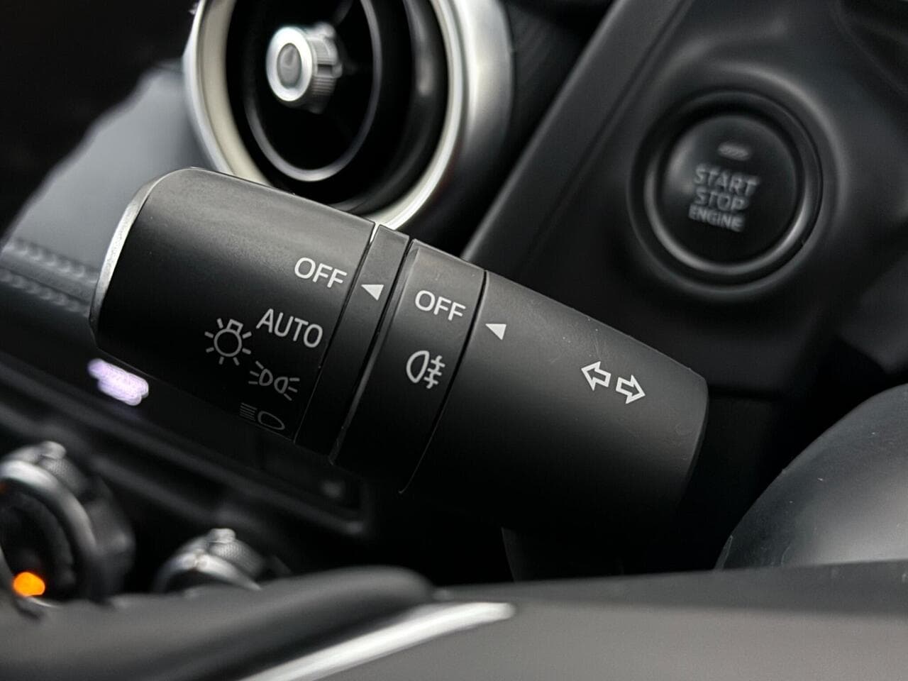 Mazda Mazda2 thumbnail Misc Controls