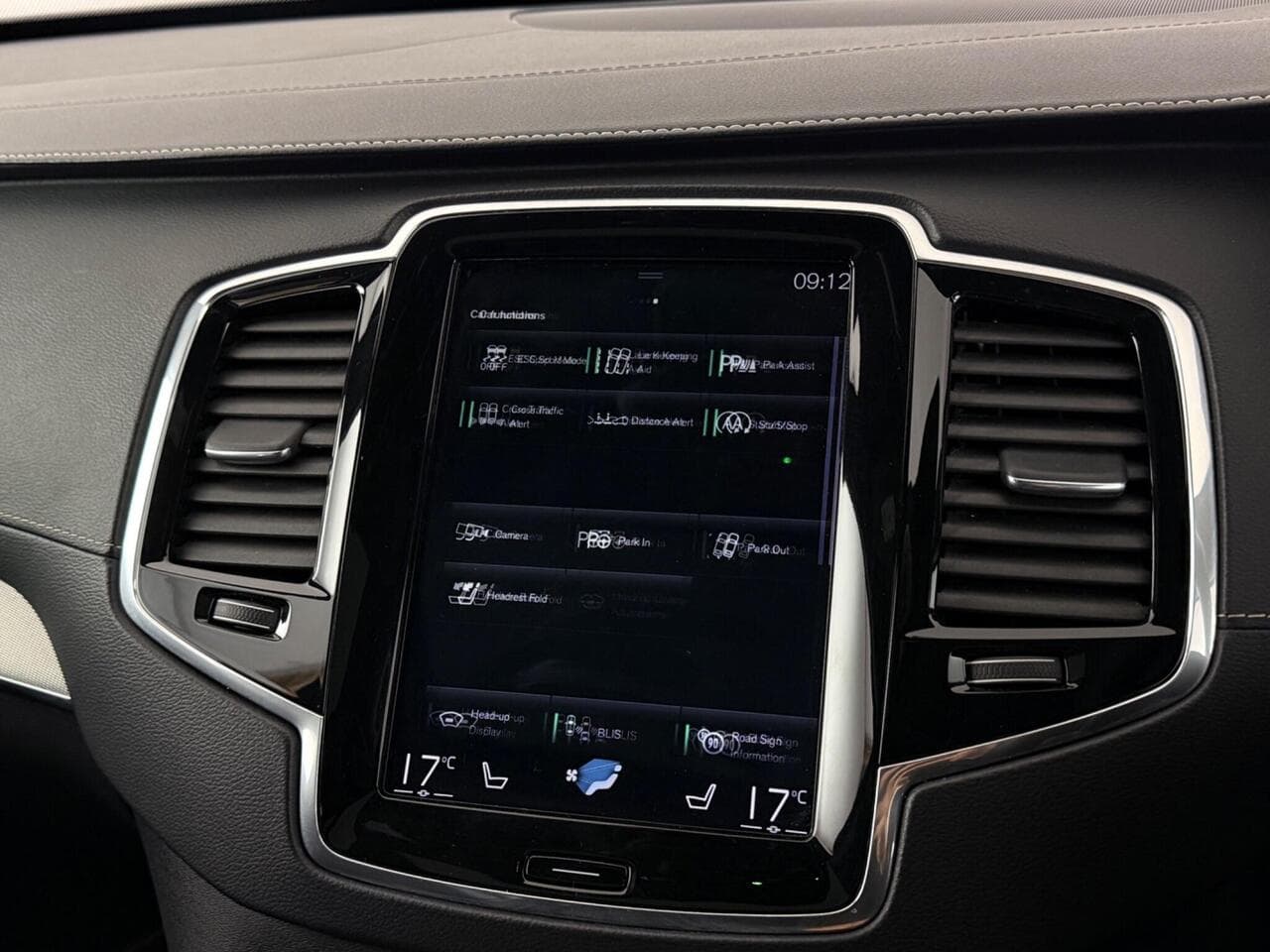 Volvo XC90 thumbnail Infotainment System