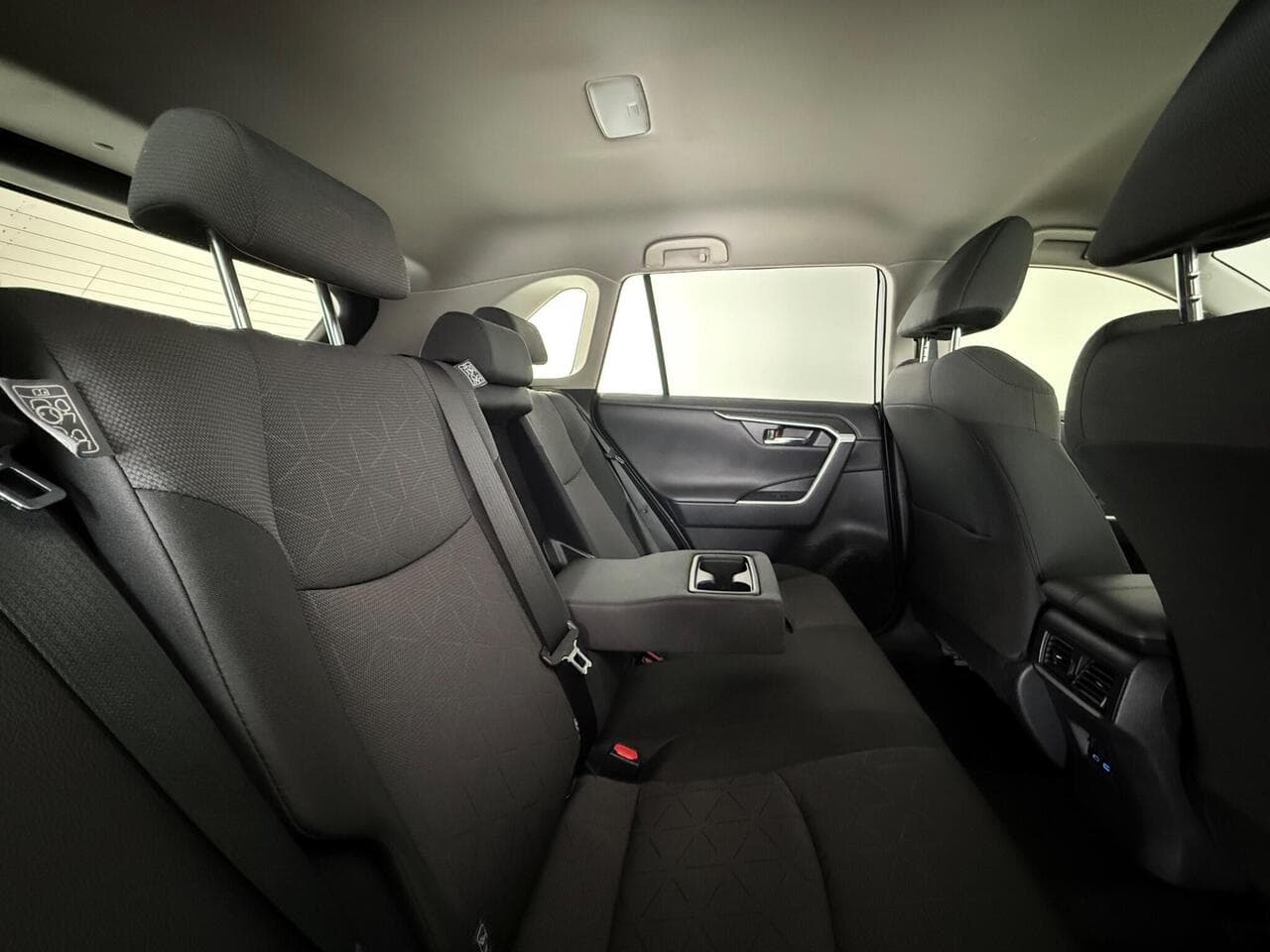 Toyota RAV4 thumbnail Seats Rear