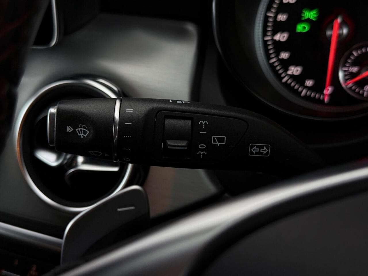 Mercedes-Benz GLA thumbnail Misc Controls