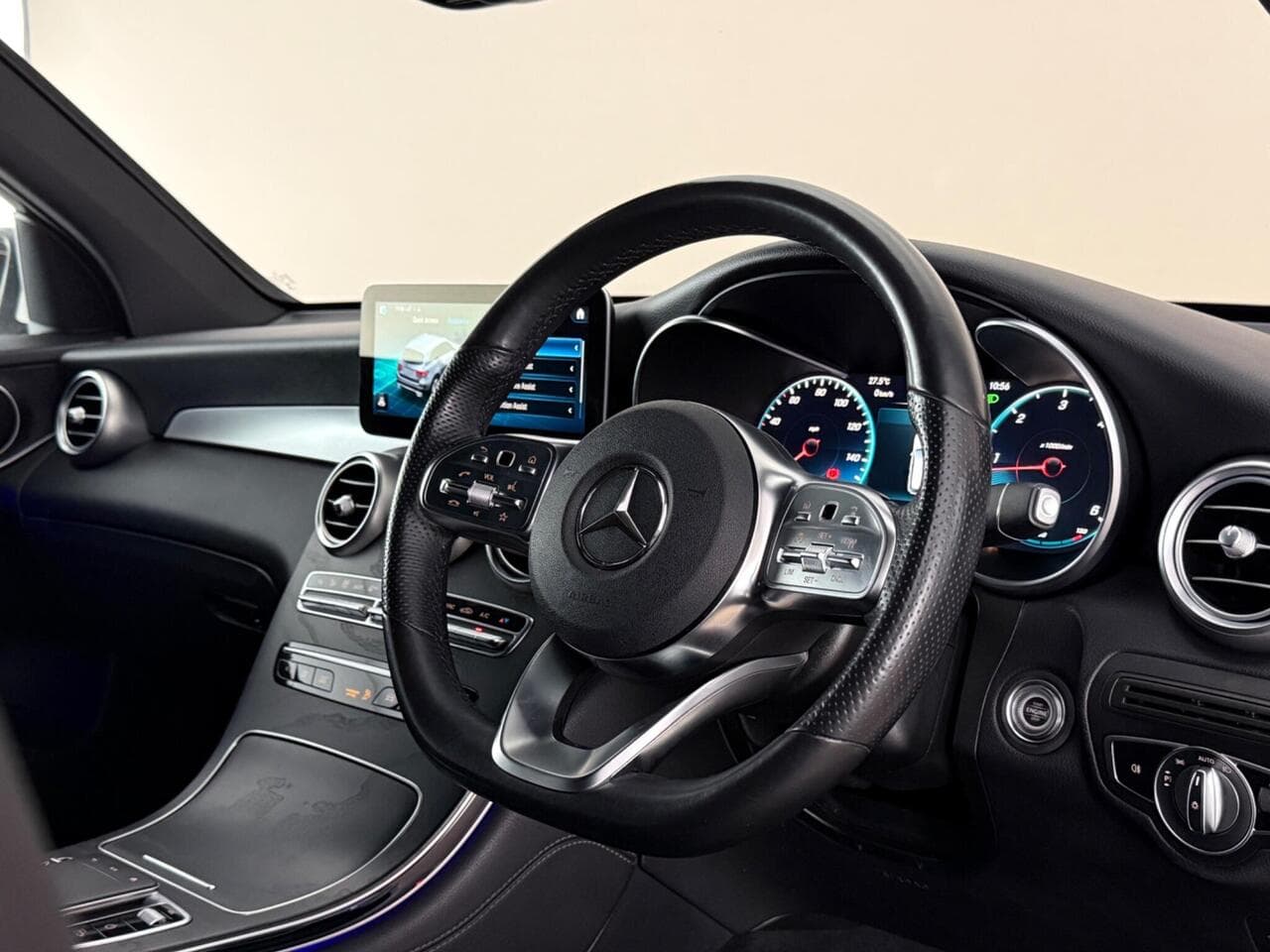 Mercedes-Benz GLC thumbnail Interior Front