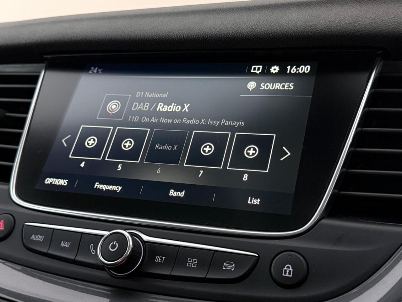 Vauxhall Grandland X thumbnail Infotainment System