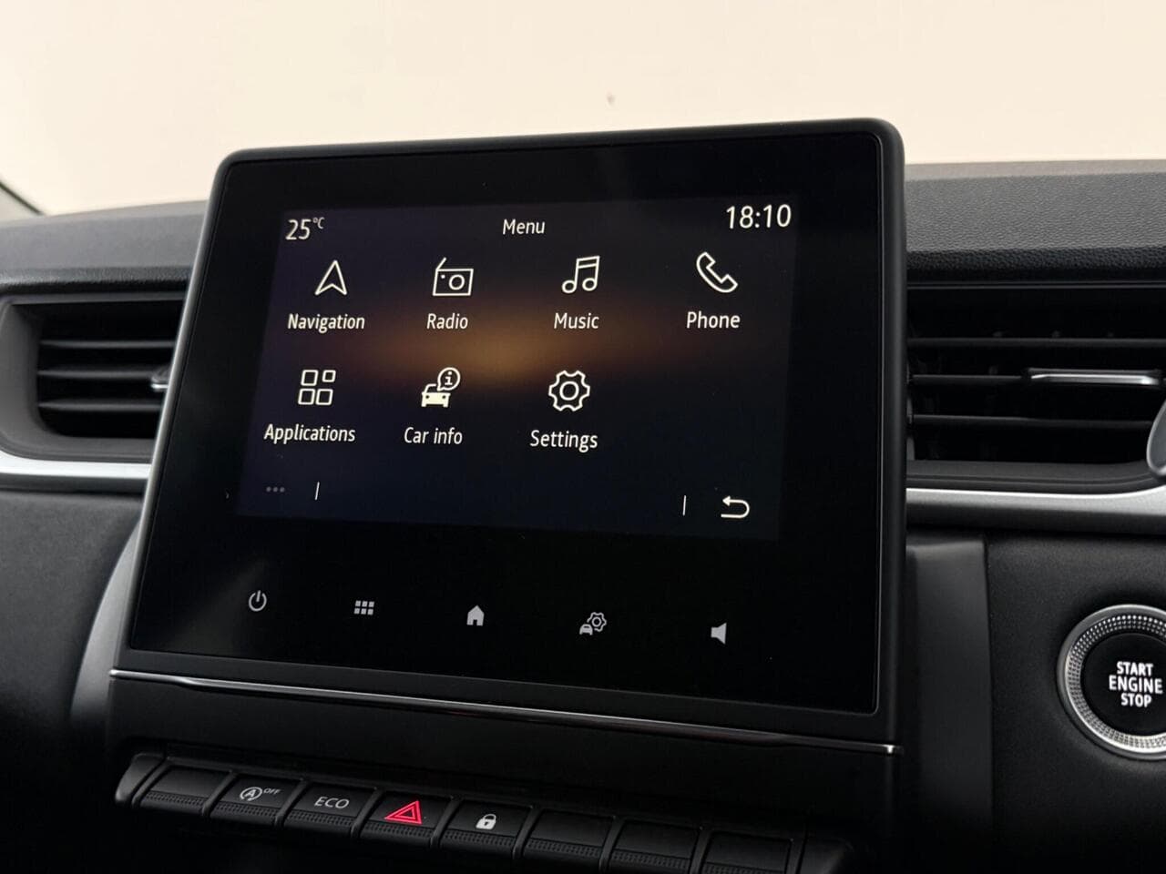 Renault Captur thumbnail Infotainment System