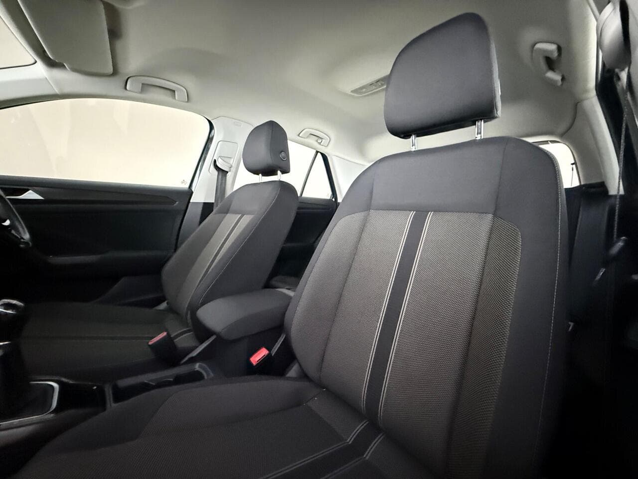 Volkswagen T-Roc thumbnail Seat Front Passenger