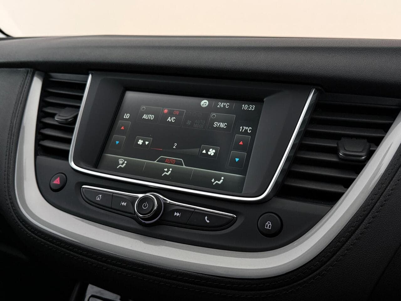 Vauxhall Grandland X thumbnail Infotainment System