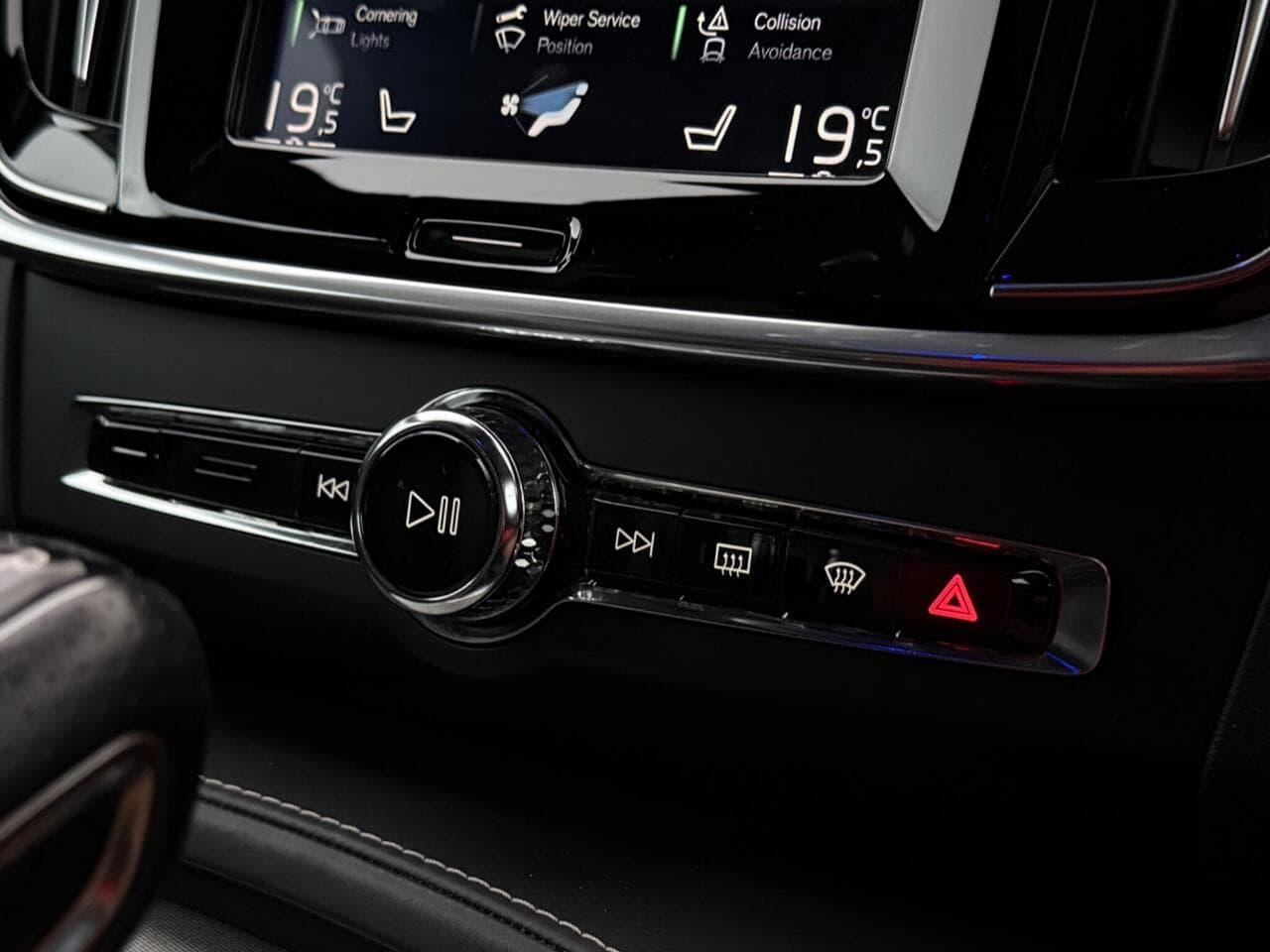 Volvo S90 thumbnail Misc Controls