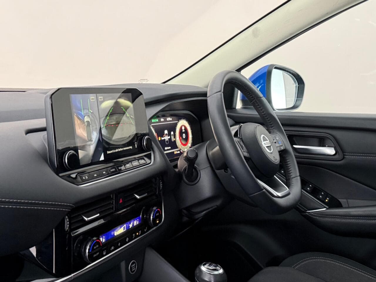Nissan Qashqai thumbnail Interior Front