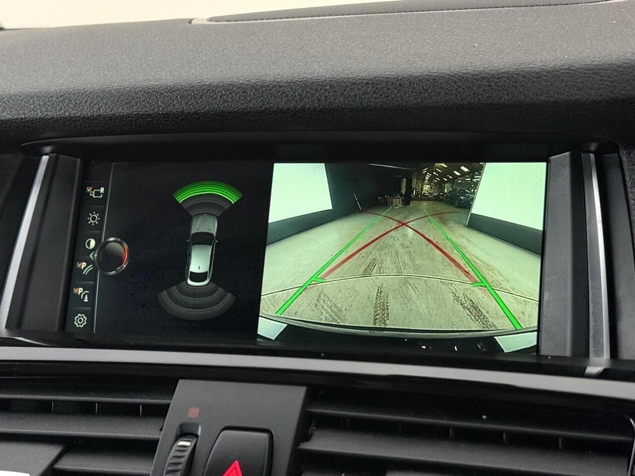 BMW X4 thumbnail Infotainment System