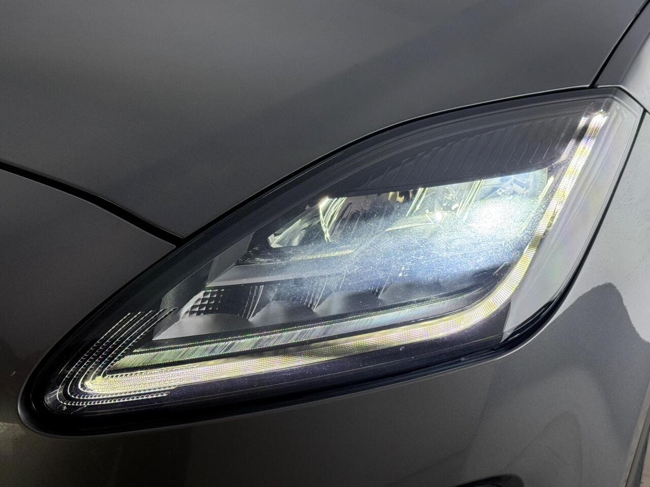 Jaguar E-PACE thumbnail Lights Front