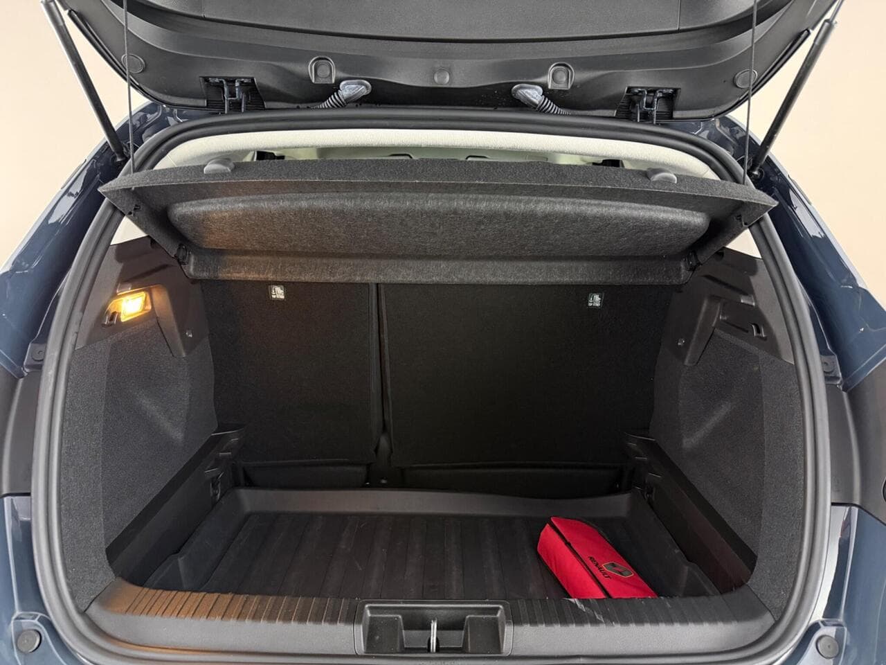 Renault Captur thumbnail Boot