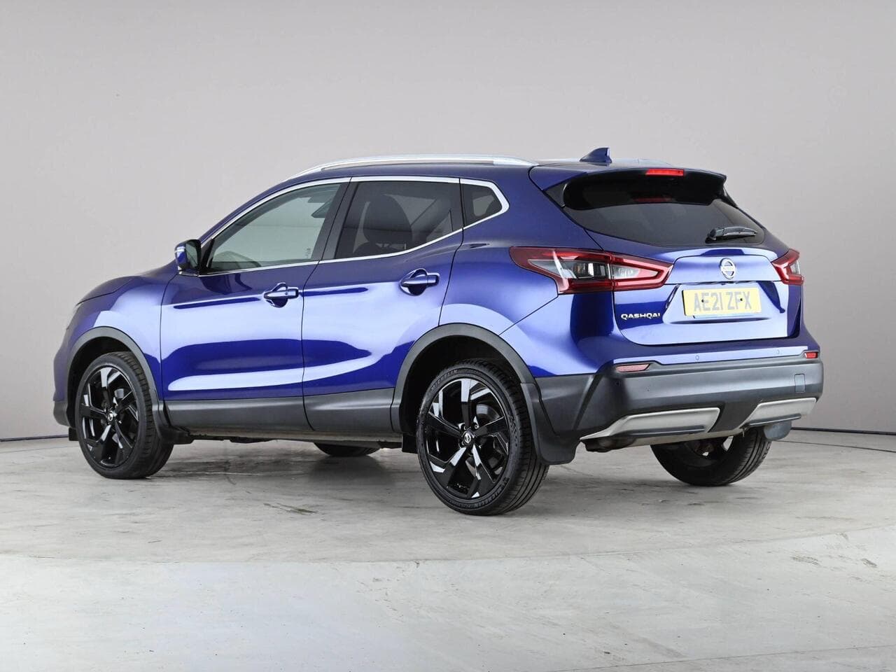 Nissan Qashqai thumbnail Side Left