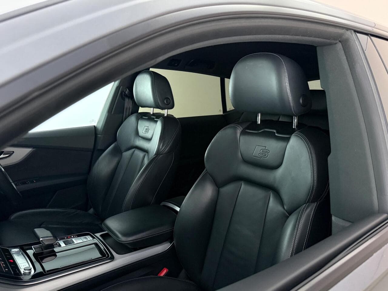 Audi Q8 thumbnail Seat Front Passenger