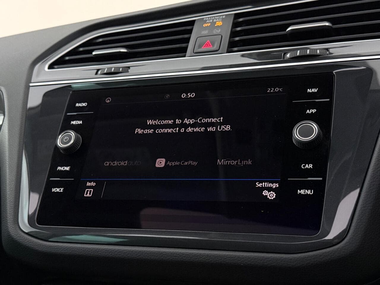 Volkswagen Tiguan thumbnail Infotainment System