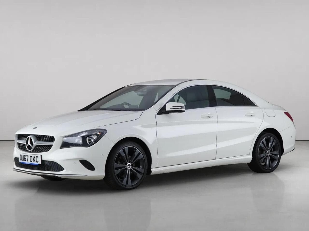 Mercedes-Benz CLA thumbnail Front Left