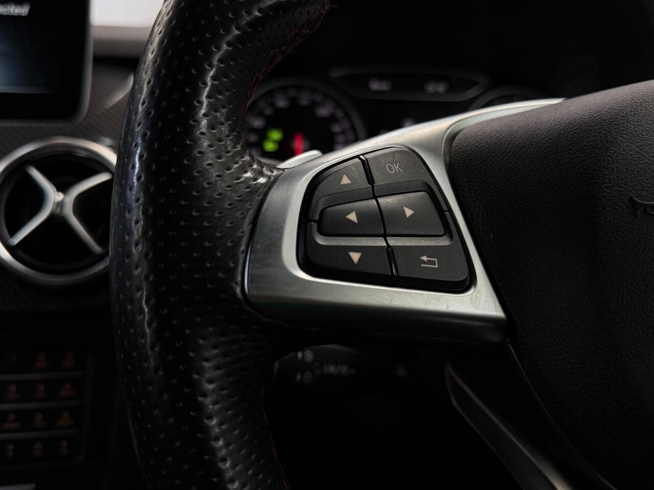 Mercedes-Benz B Class thumbnail Misc Controls