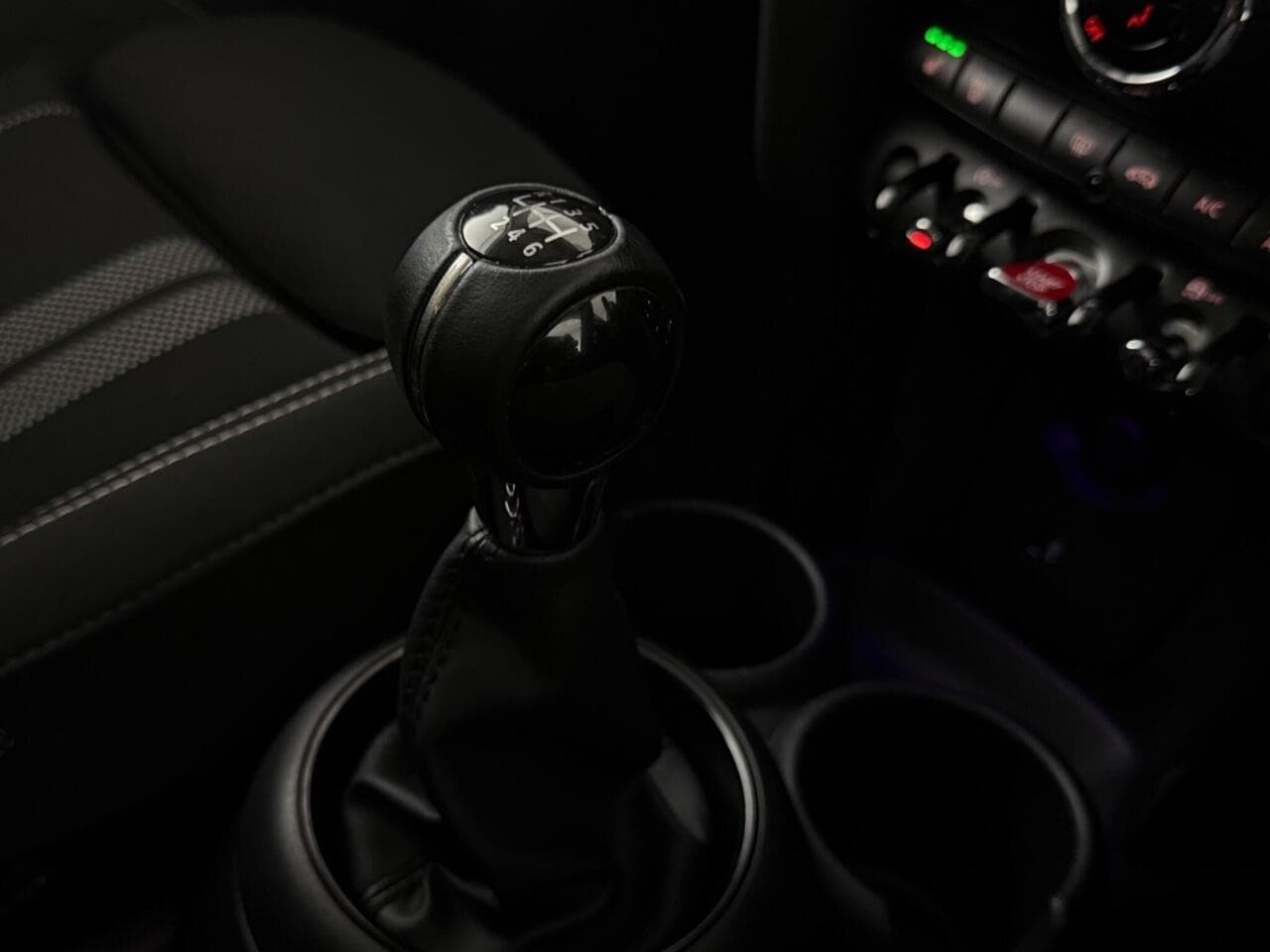 MINI Hatch thumbnail Interior Front