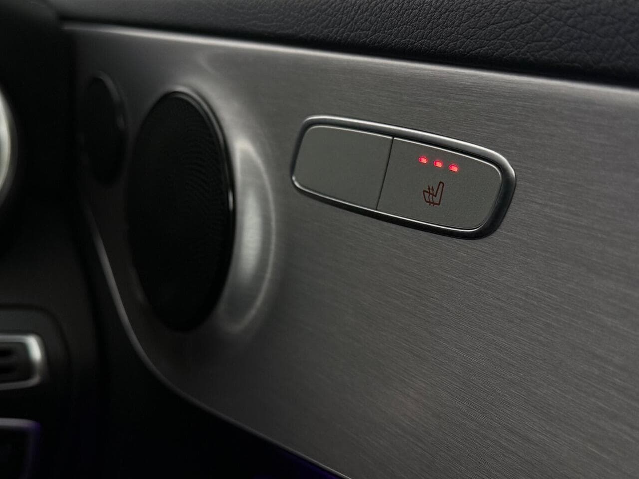 Mercedes-Benz C Class thumbnail Misc Controls