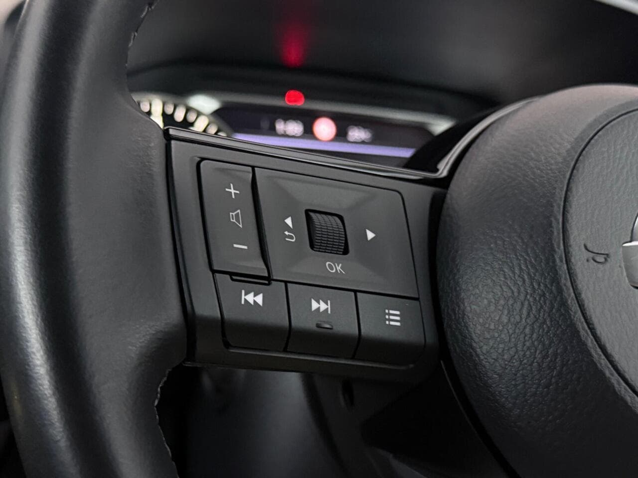 Nissan Qashqai thumbnail Misc Controls