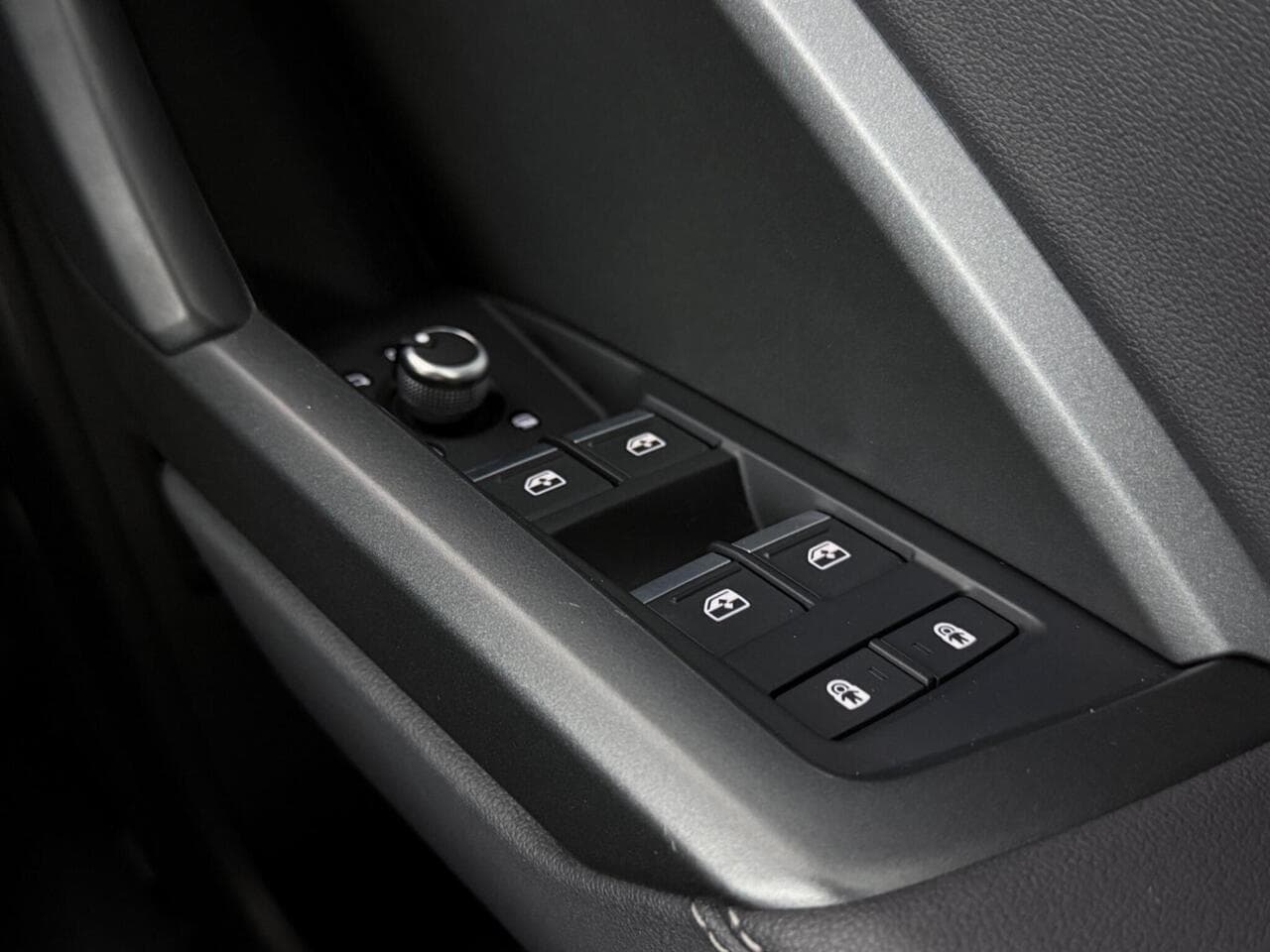 Audi Q3 thumbnail Misc Controls