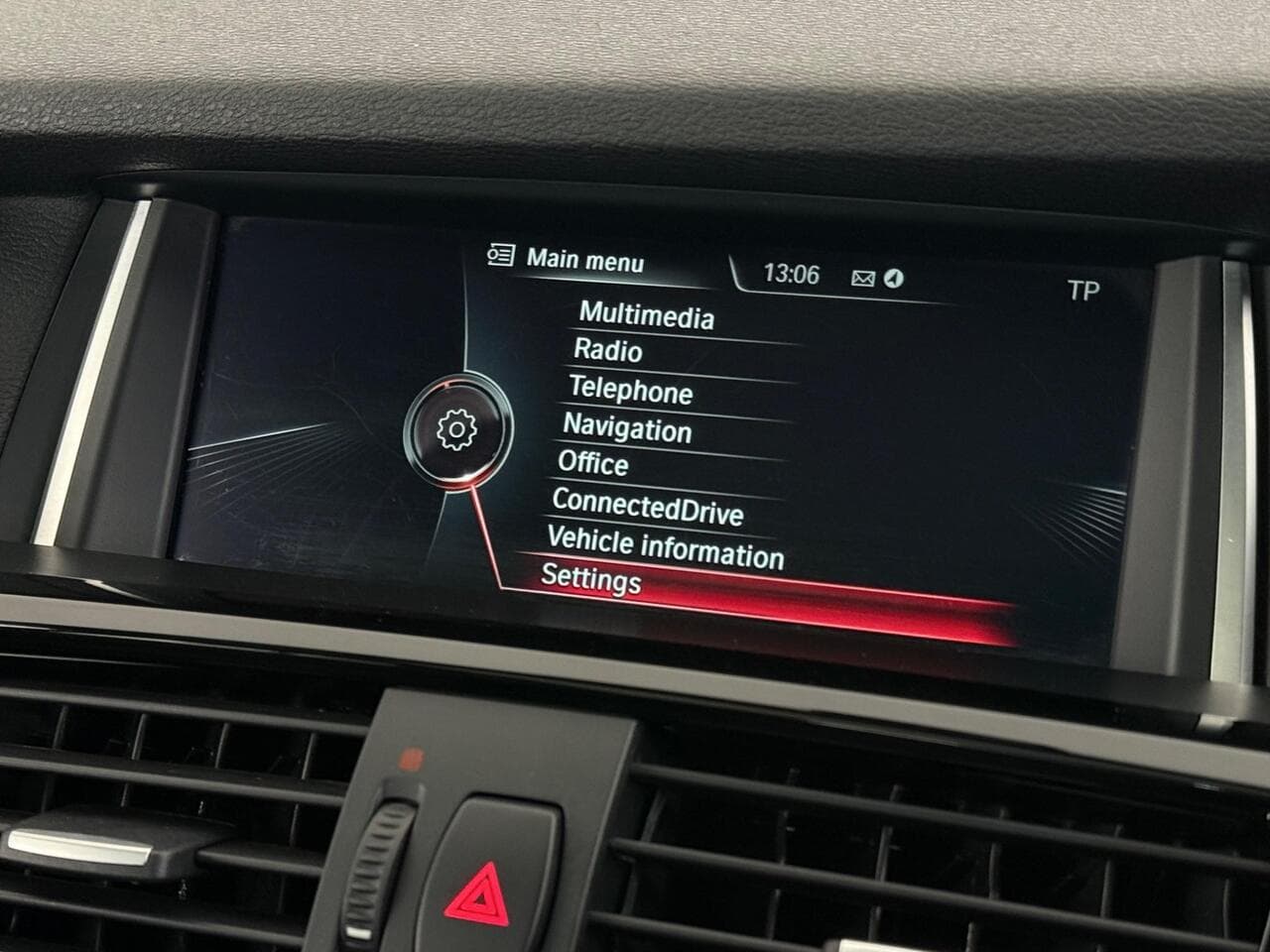 BMW X3 thumbnail Infotainment System