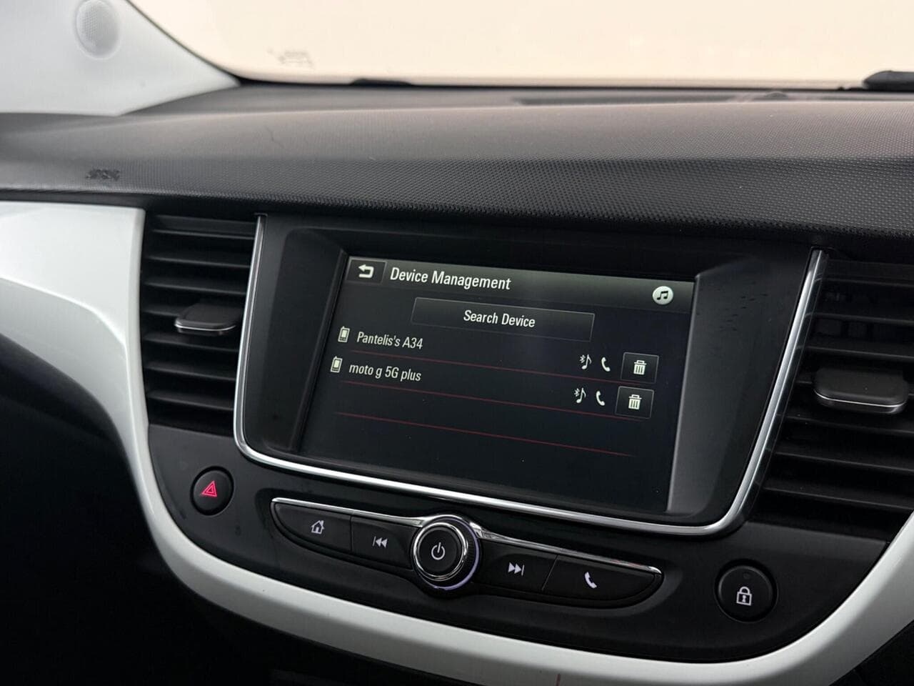 Vauxhall Crossland X thumbnail Infotainment System