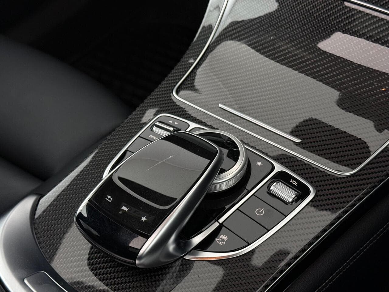 Mercedes-Benz GLC thumbnail Interior Front